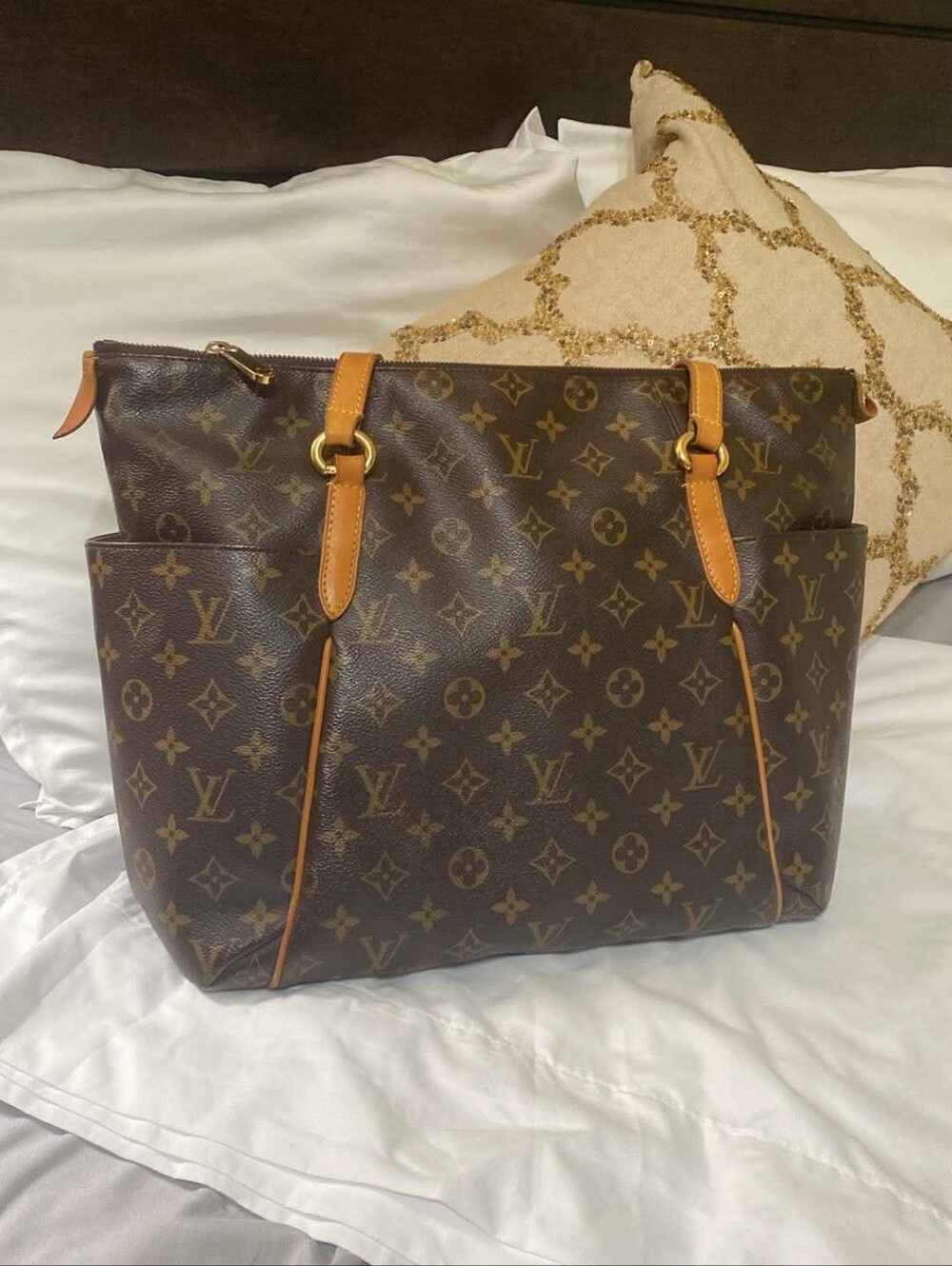 Louis Vuitton Totally MM Monogram Canvas Everyday Tote in Brown with Tan Trim